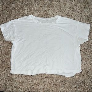 Cropped lululemon t-shirt